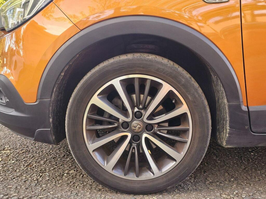 Vauxhall Crossland X Hatchback White #62