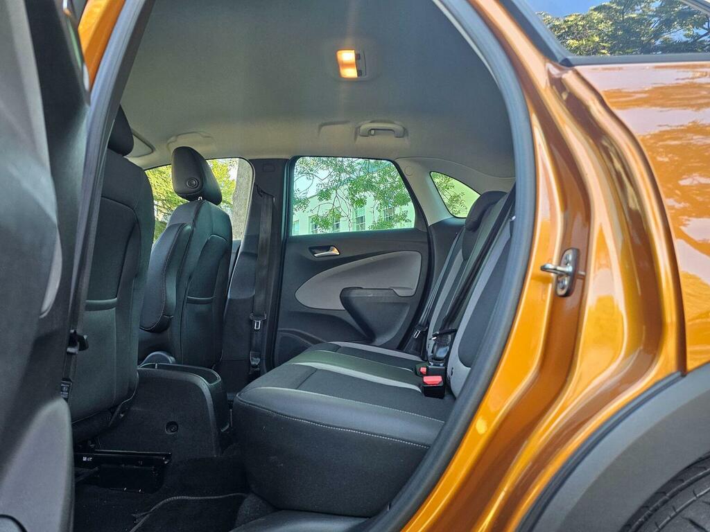 Vauxhall Crossland X Hatchback White #51