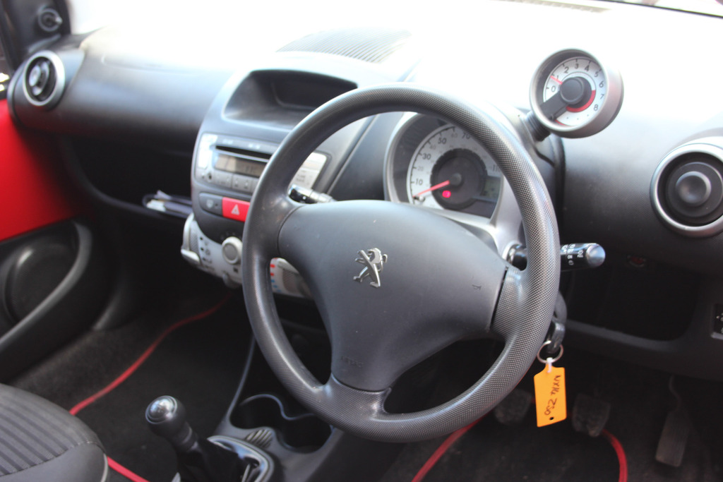 Peugeot 107 Active Red #12