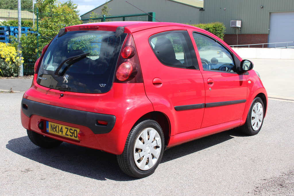 Peugeot 107 Active Red #7