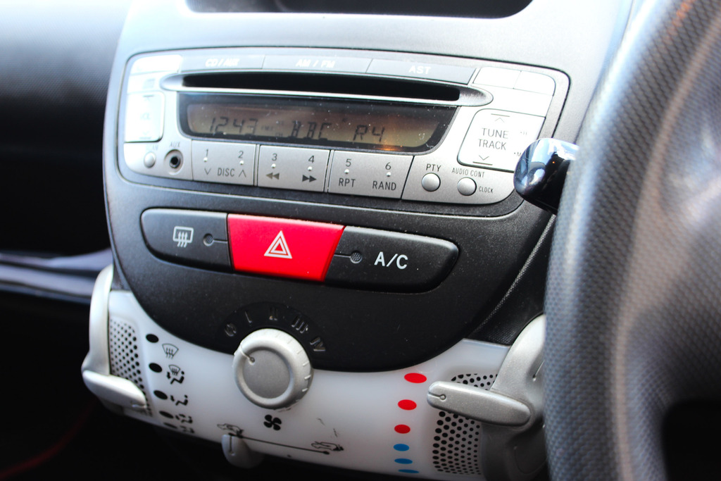 Peugeot 107 Active Red #13