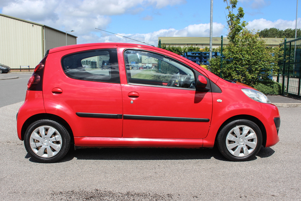 Peugeot 107 Active Red #8