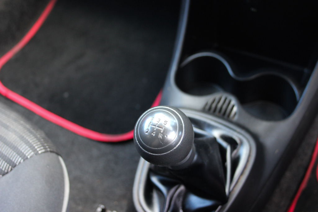 Peugeot 107 Active Red #15