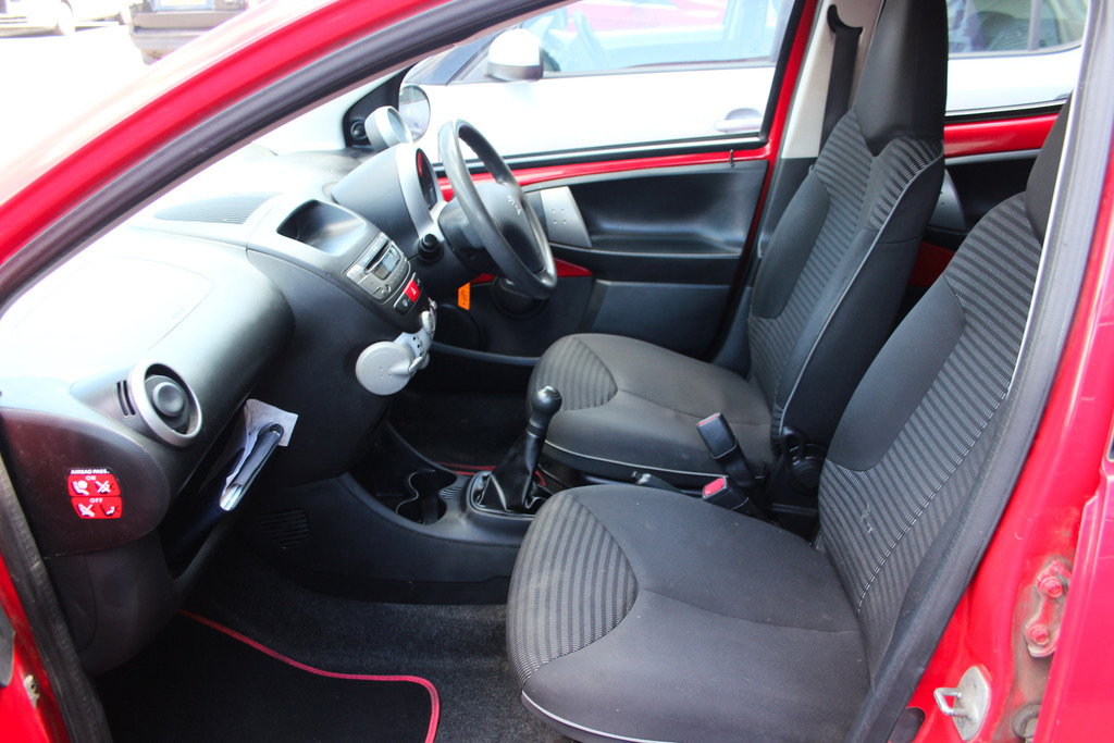 Peugeot 107 Active Red #10