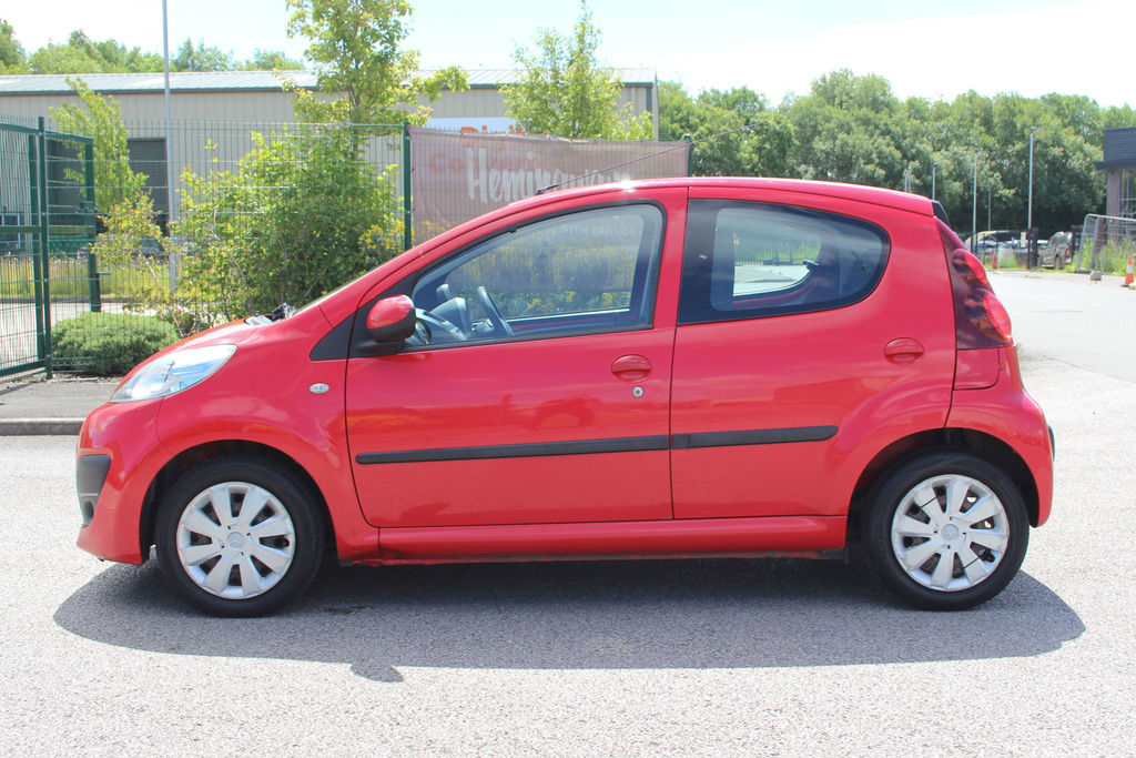 Peugeot 107 Active Red #4