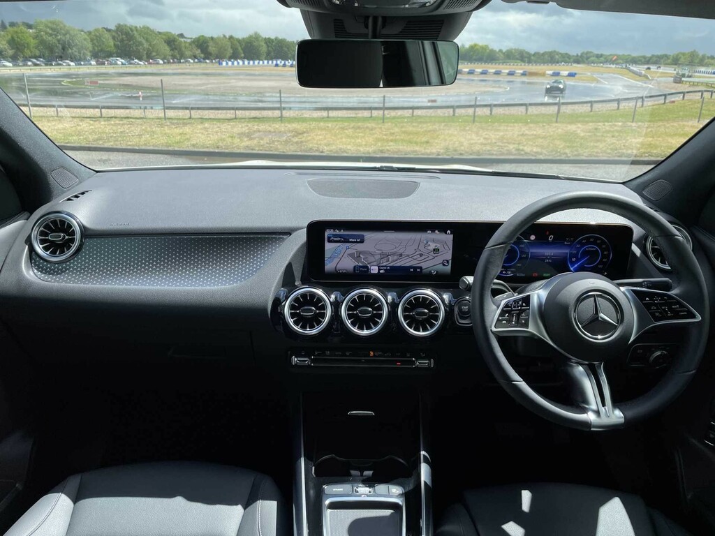 Mercedes-Benz EQA Eqa 250 Amg Line Premium Black #13