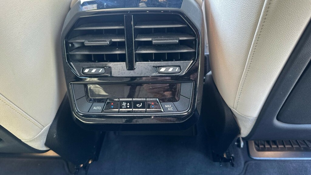 BMW iX Ix Xdrive40 M Sport White #24