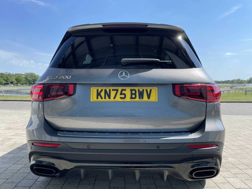 Mercedes-Benz GLB Class 1.3 Glb200h Mhev Amg Line Premium Suv #6