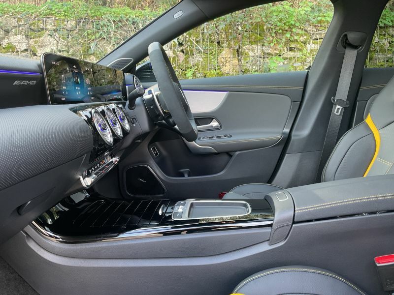 Mercedes-Benz CLA Class 200 Amg Line Executive Tip Black #40