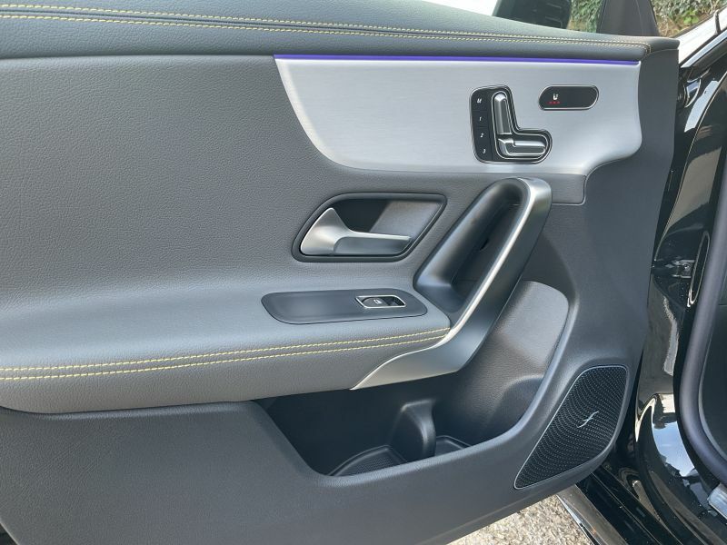 Mercedes-Benz CLA Class 200 Amg Line Executive Tip Black #38