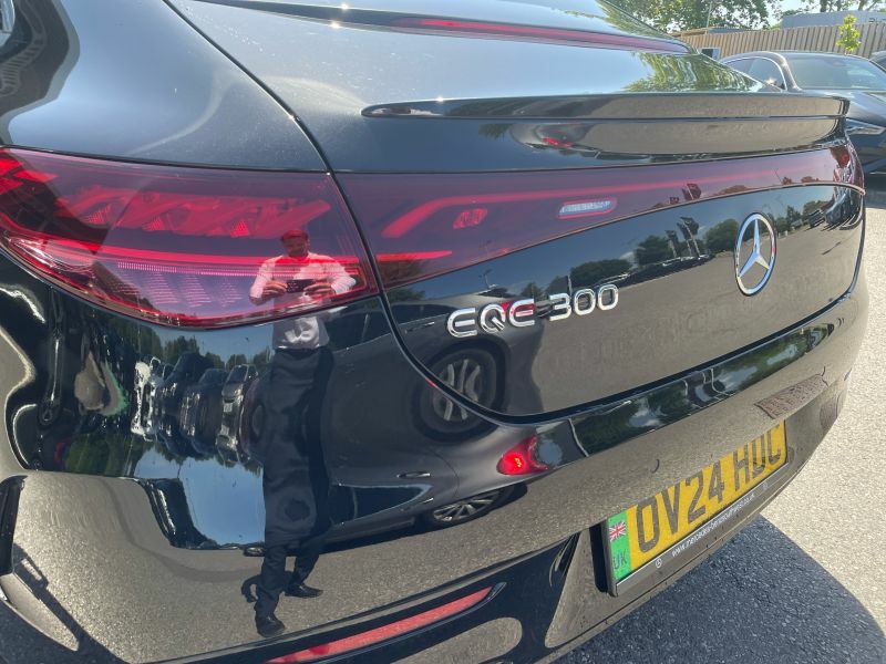 Mercedes-Benz EQE Edition Midnight White #23