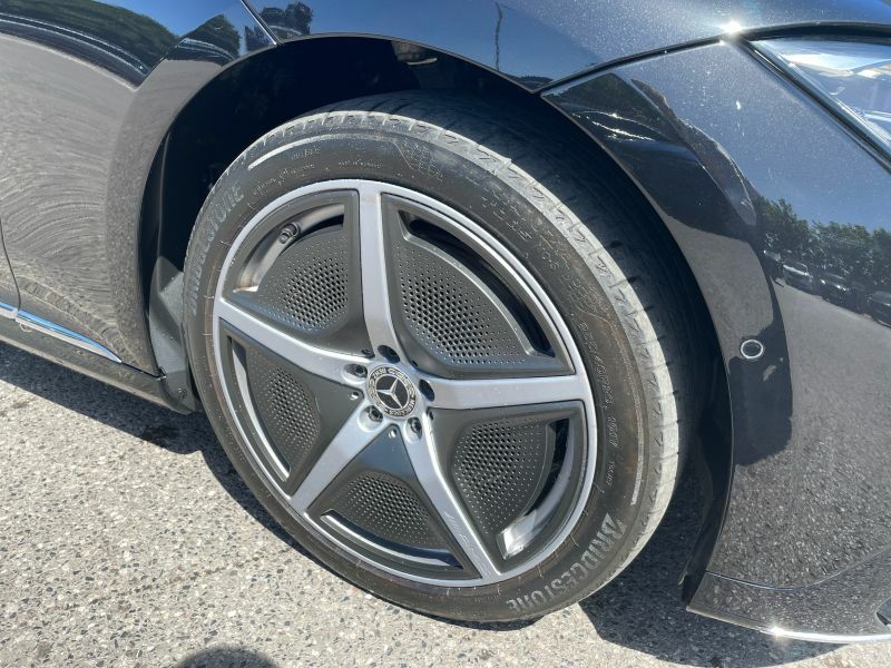 Mercedes-Benz EQE Edition Midnight White #29