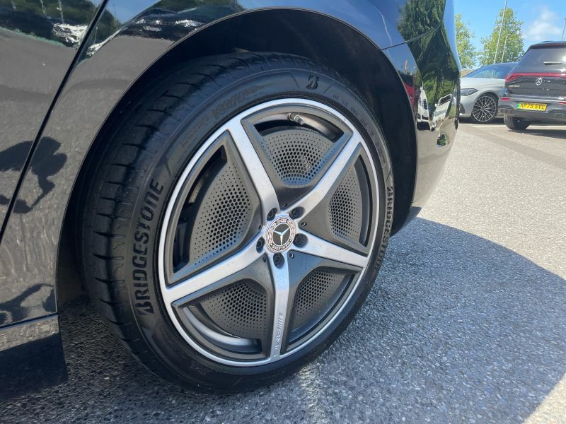 Mercedes-Benz EQE Edition Midnight White #28