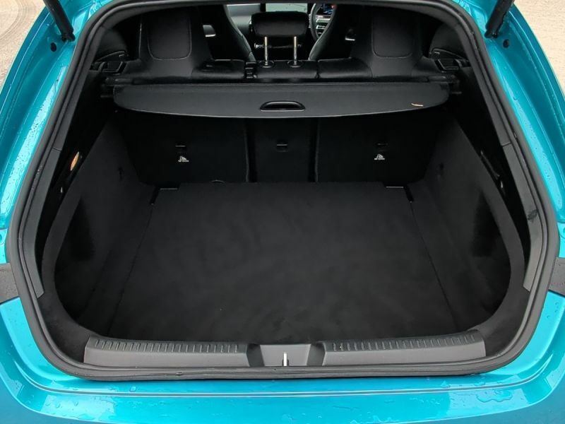 Mercedes-Benz CLA Class 200 Amg Line Premium Plus Tip Blue #14