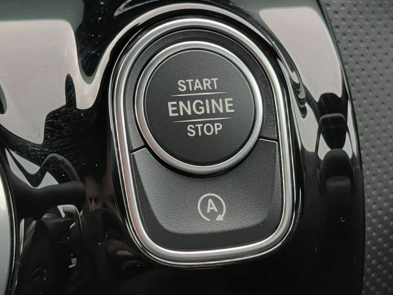Mercedes-Benz CLA Class 200 Amg Line Premium Plus Tip Blue #23