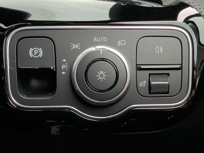 Mercedes-Benz CLA Class 200 Amg Line Premium Plus Tip Blue #29
