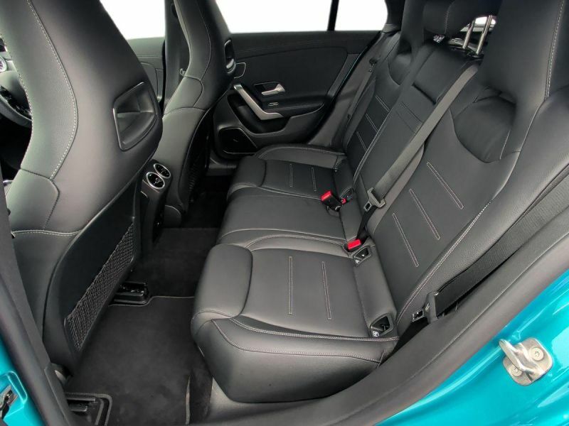 Mercedes-Benz CLA Class 200 Amg Line Premium Plus Tip Blue #10