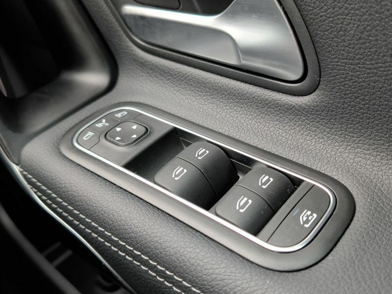 Mercedes-Benz CLA Class 200 Amg Line Premium Plus Tip Blue #32