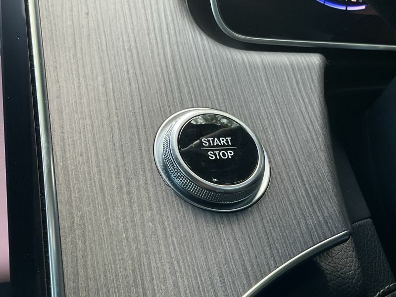 Mercedes-Benz EQE Saloon Black #38