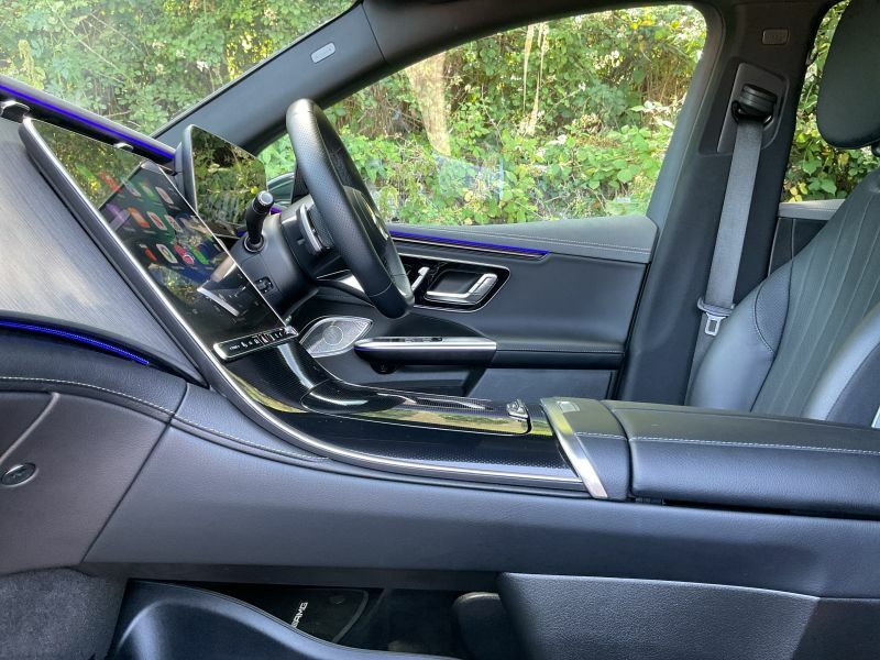 Mercedes-Benz EQE Saloon Black #44