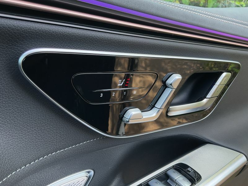 Mercedes-Benz EQE Saloon Black #33