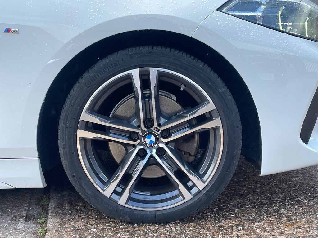 BMW 1 Series Hatchback WH70EDX White #4