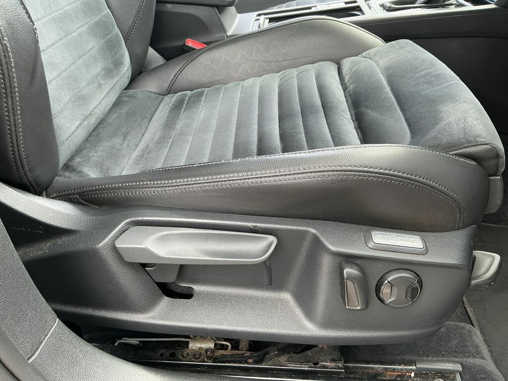 Volkswagen Passat Estate Silver #22