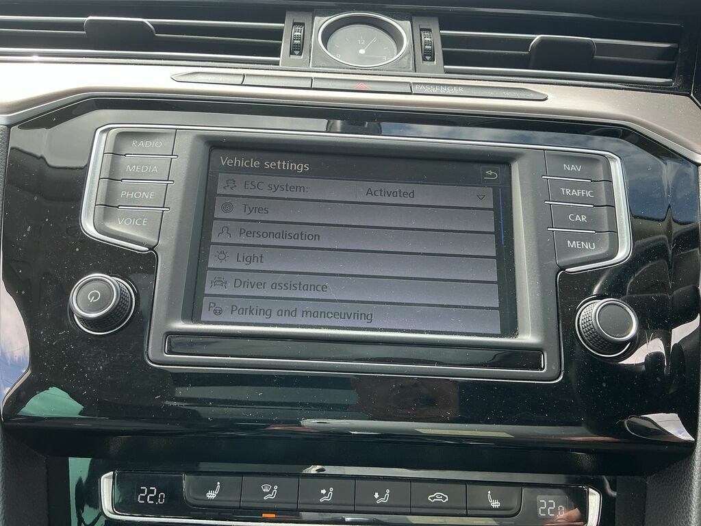 Volkswagen Passat Estate Silver #46