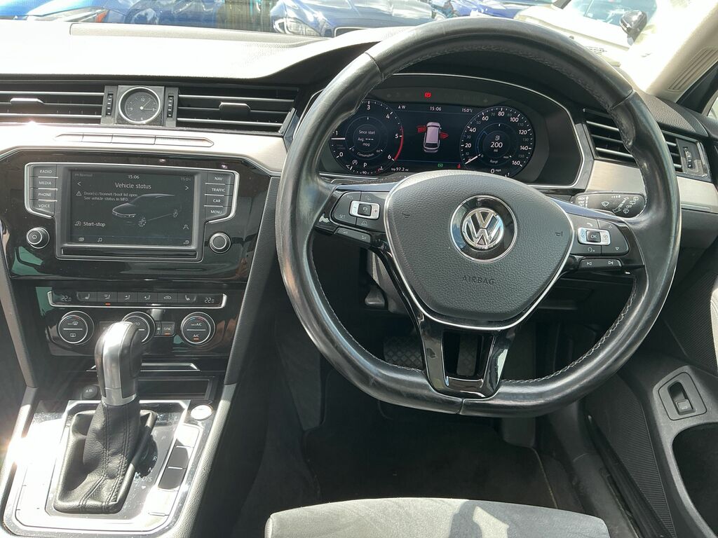 Volkswagen Passat Estate Silver #7