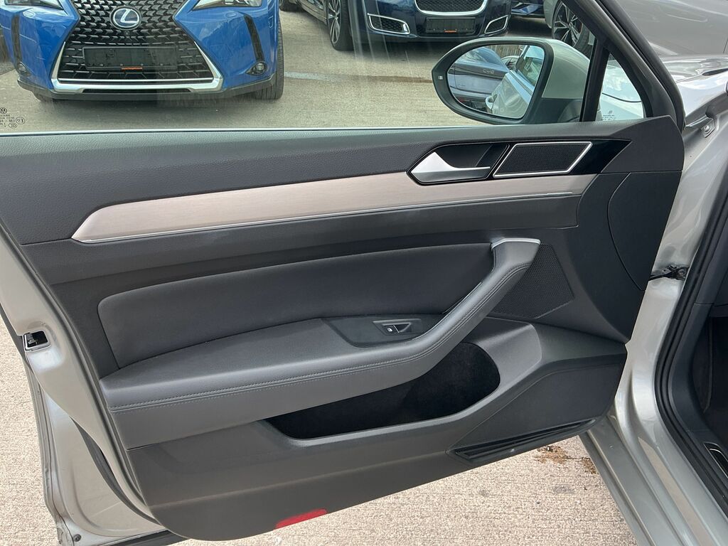 Volkswagen Passat Estate Silver #17
