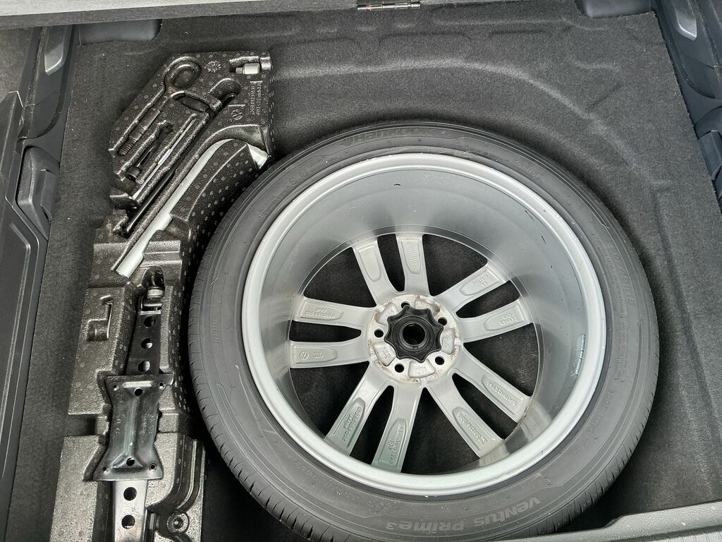 Volkswagen Passat Estate Silver #26