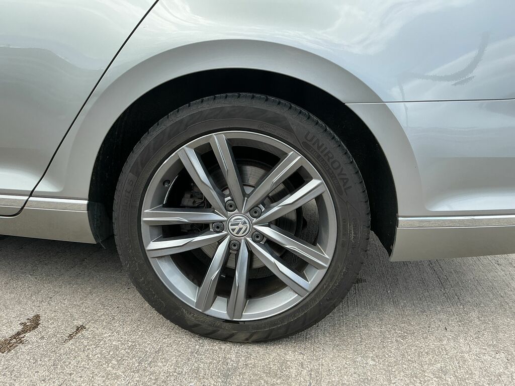 Volkswagen Passat Estate Silver #15