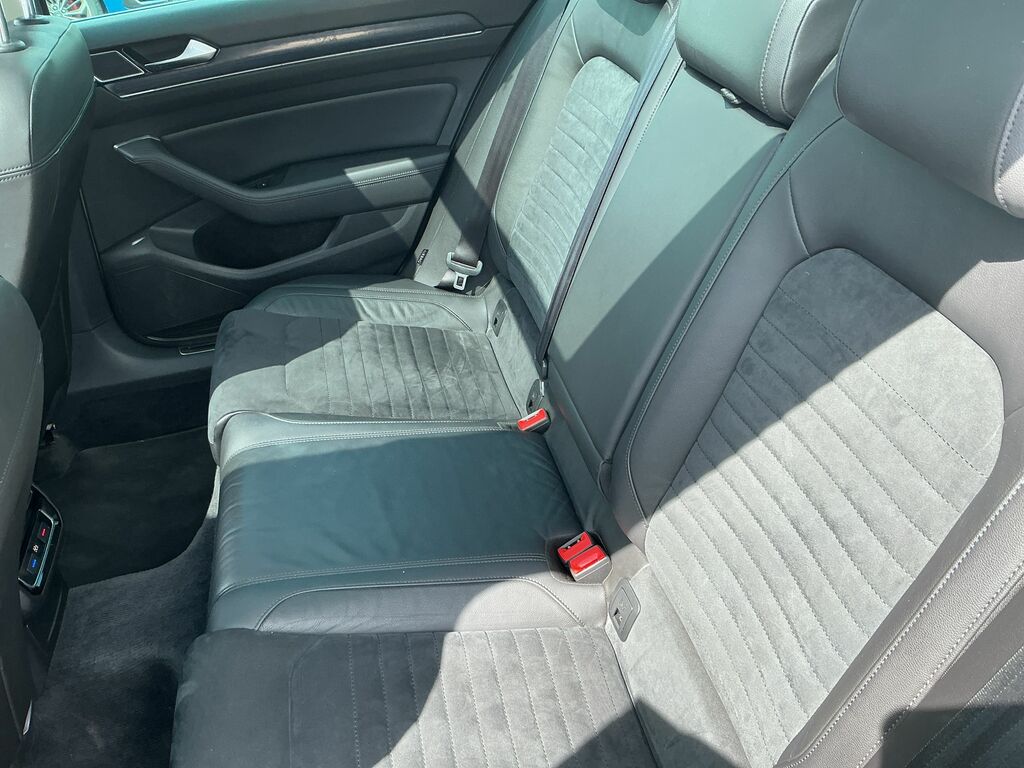 Volkswagen Passat Estate Silver #10