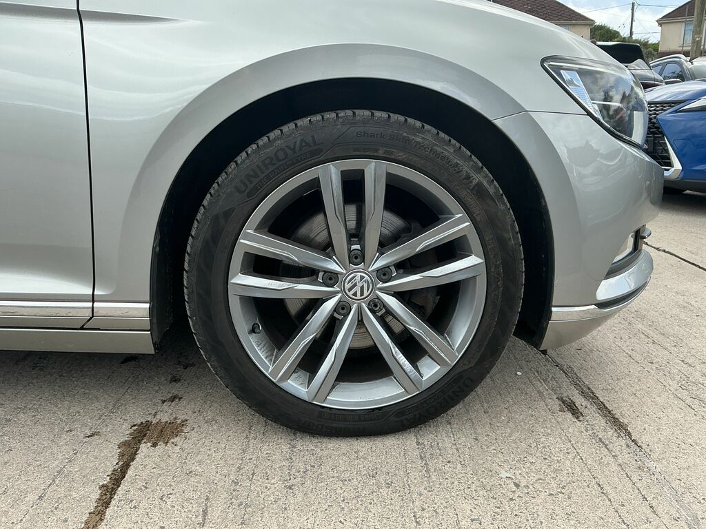 Volkswagen Passat Estate Silver #13