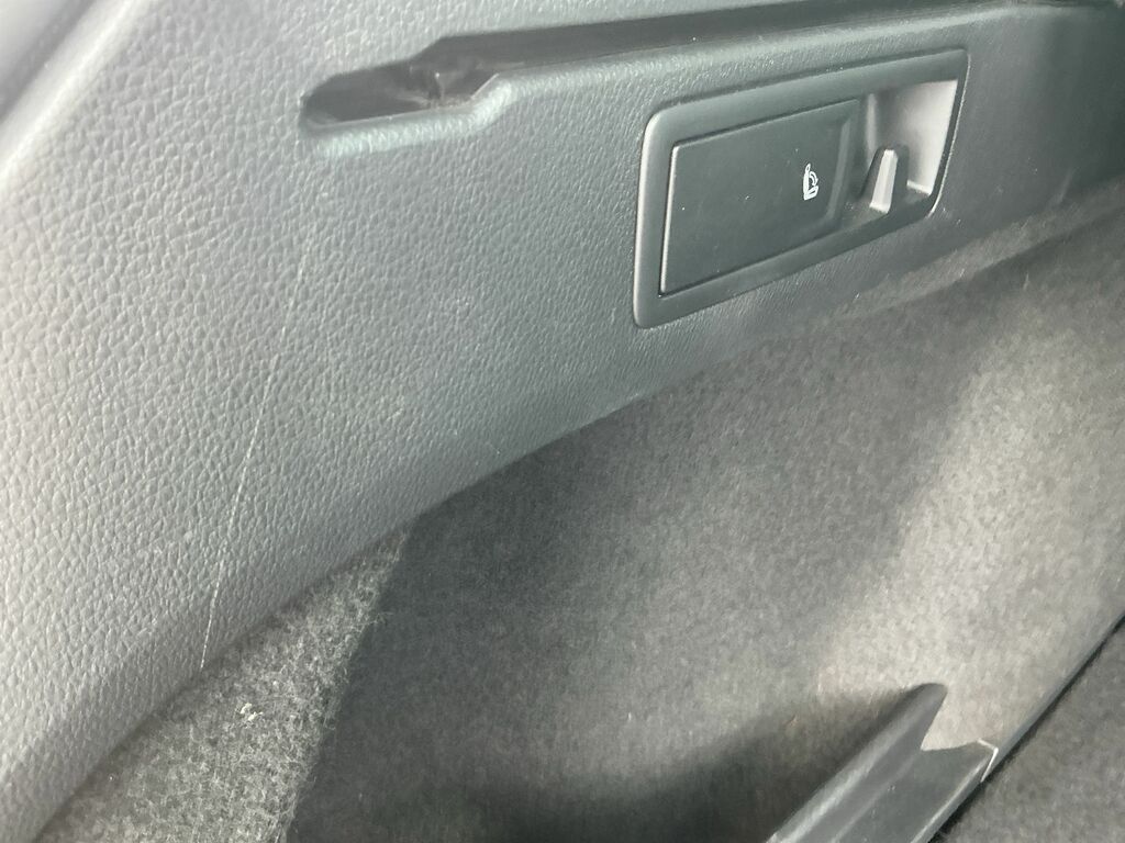 Volkswagen Passat Estate Silver #28
