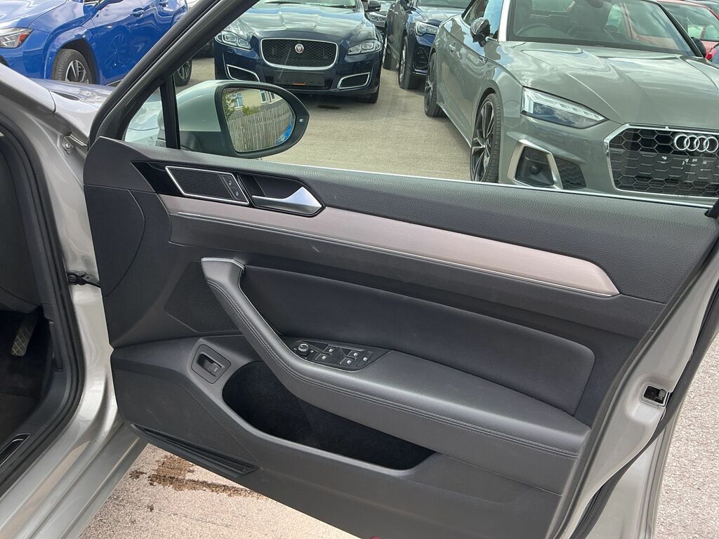 Volkswagen Passat Estate Silver #20