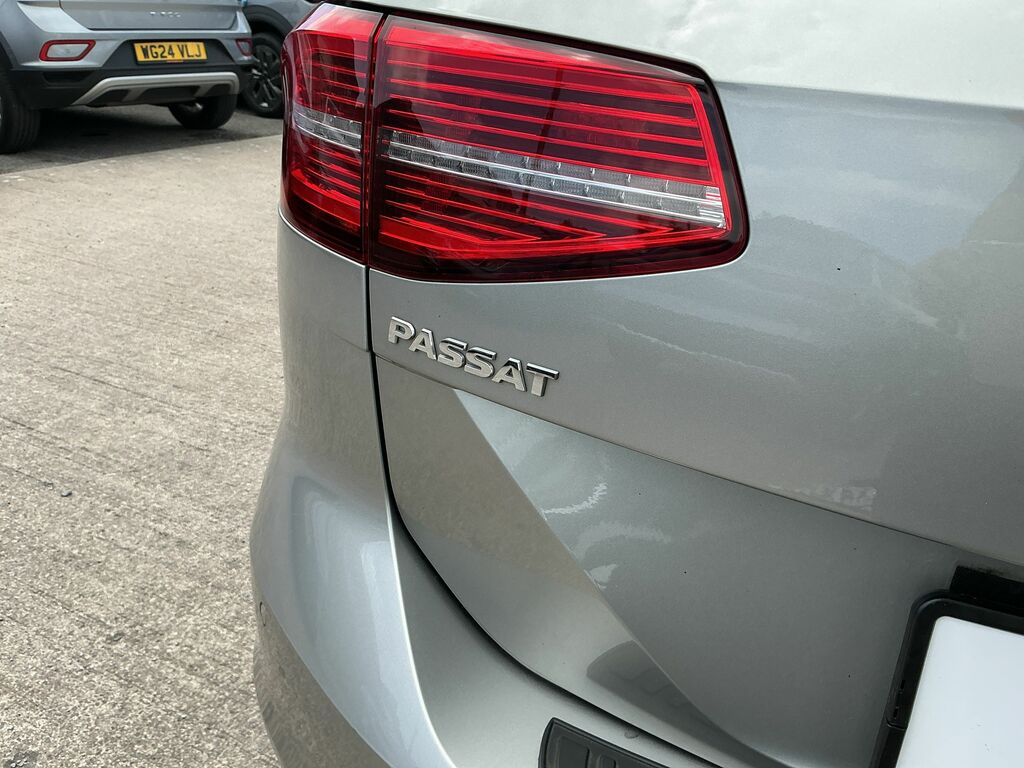 Volkswagen Passat Estate Silver #30