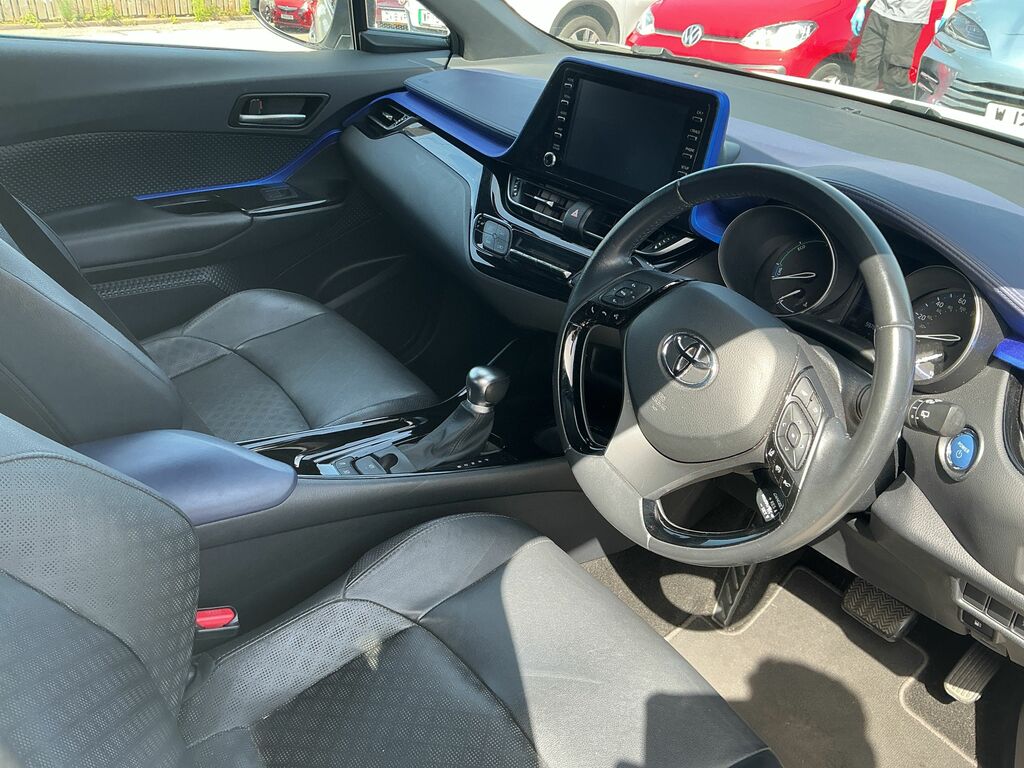 Toyota C-Hr 1.8 Vvt-h Dynamic Cvt Euro 6 S S White #5