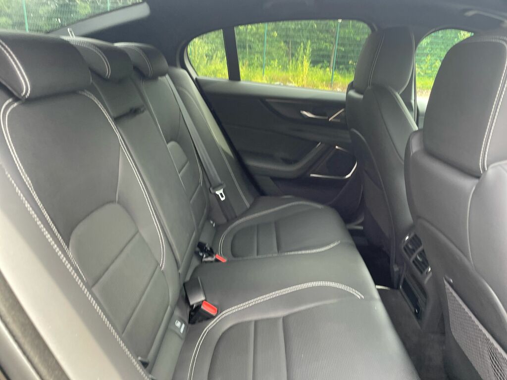 Jaguar XE 2.0 P300 Sport Awd Red #17