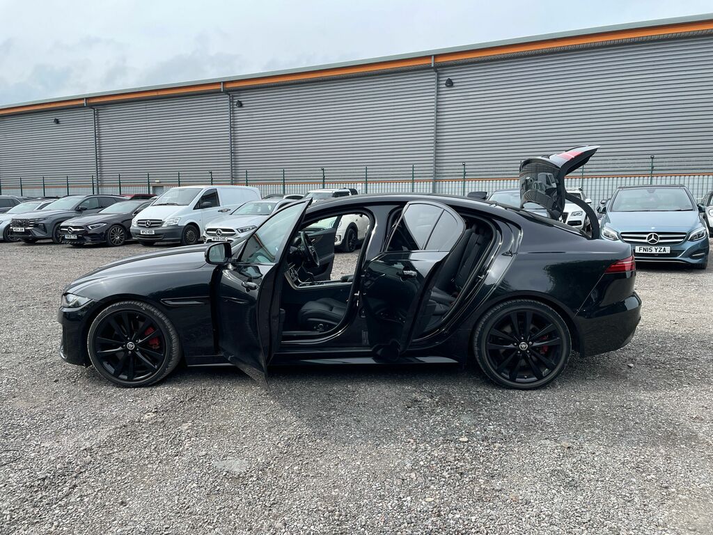 Jaguar XE 2.0 P300 Sport Awd Red #33