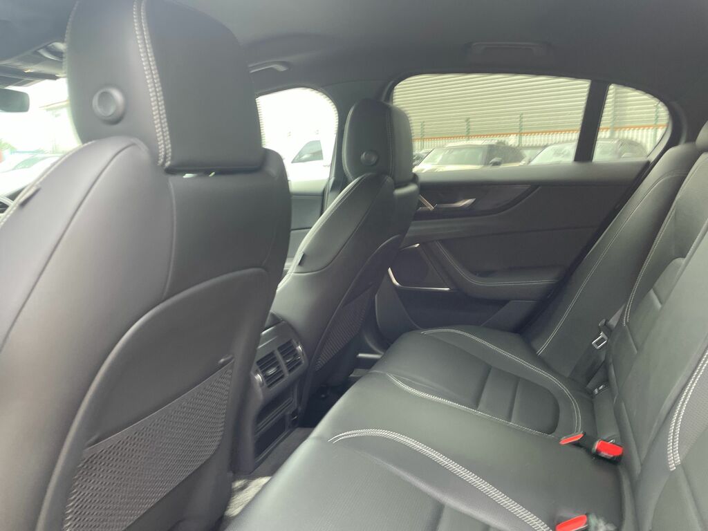 Jaguar XE 2.0 P300 Sport Awd Red #14