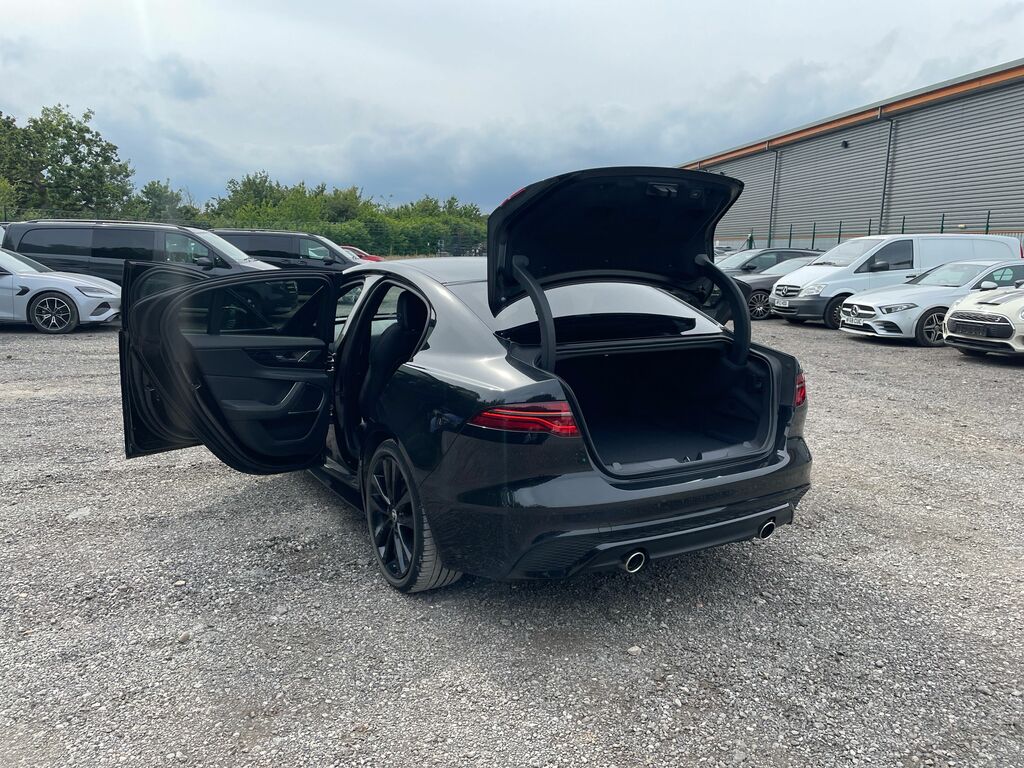 Jaguar XE 2.0 P300 Sport Awd Red #32