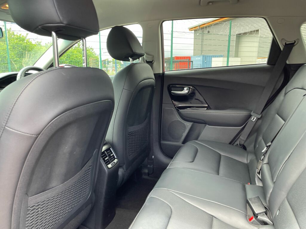 Kia e-Niro 4 Plus White #14