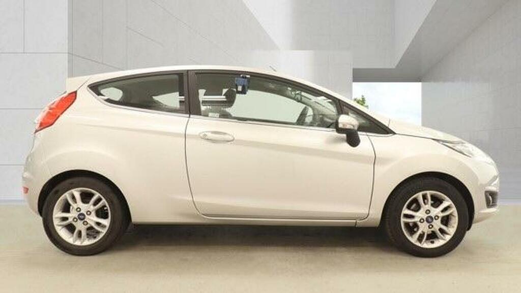 Ford Fiesta 1.25 Zetec Euro 6 Silver