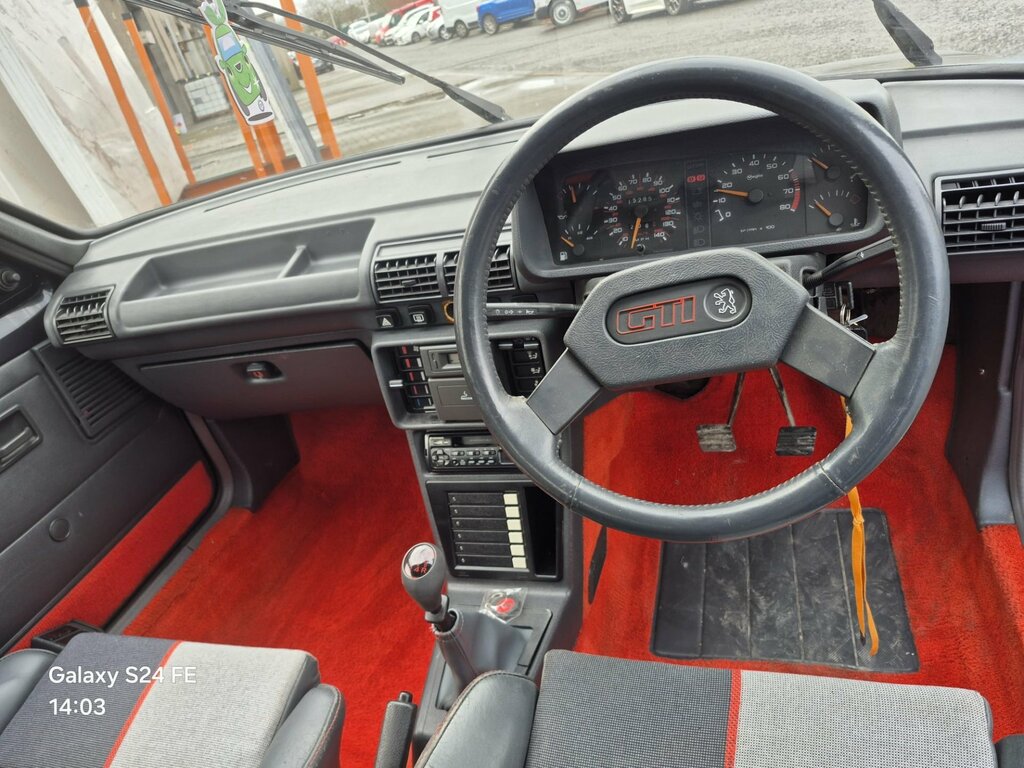 Peugeot 205 1.9 Gti White #13