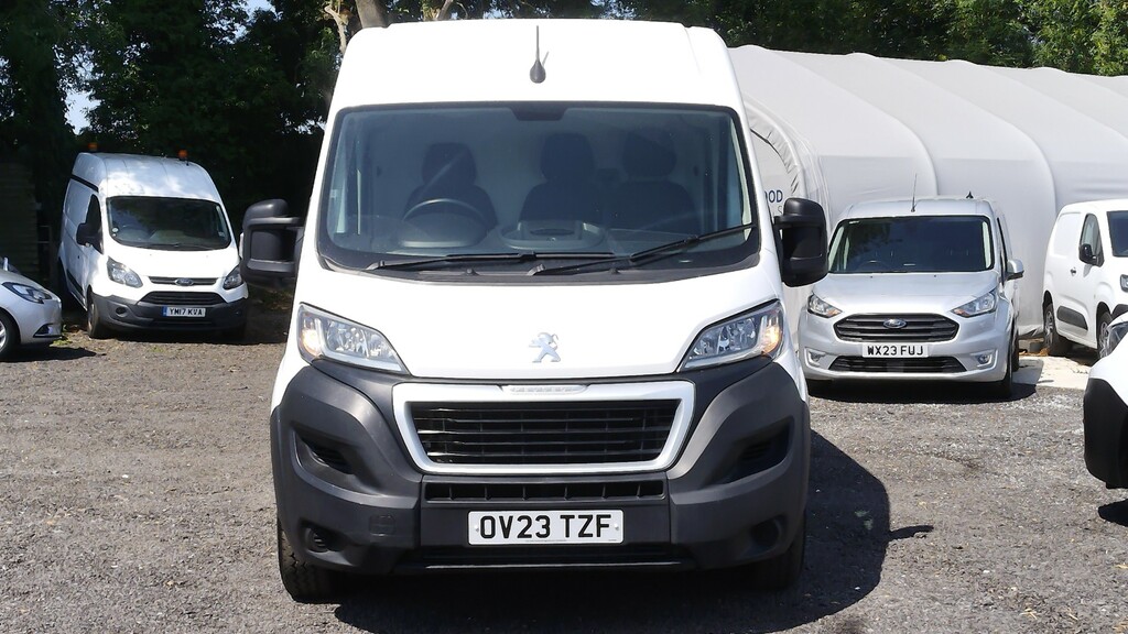 Peugeot Boxer 335 Professional Premium Plus L2h2 Mwb 2.2 140 Wit  #2
