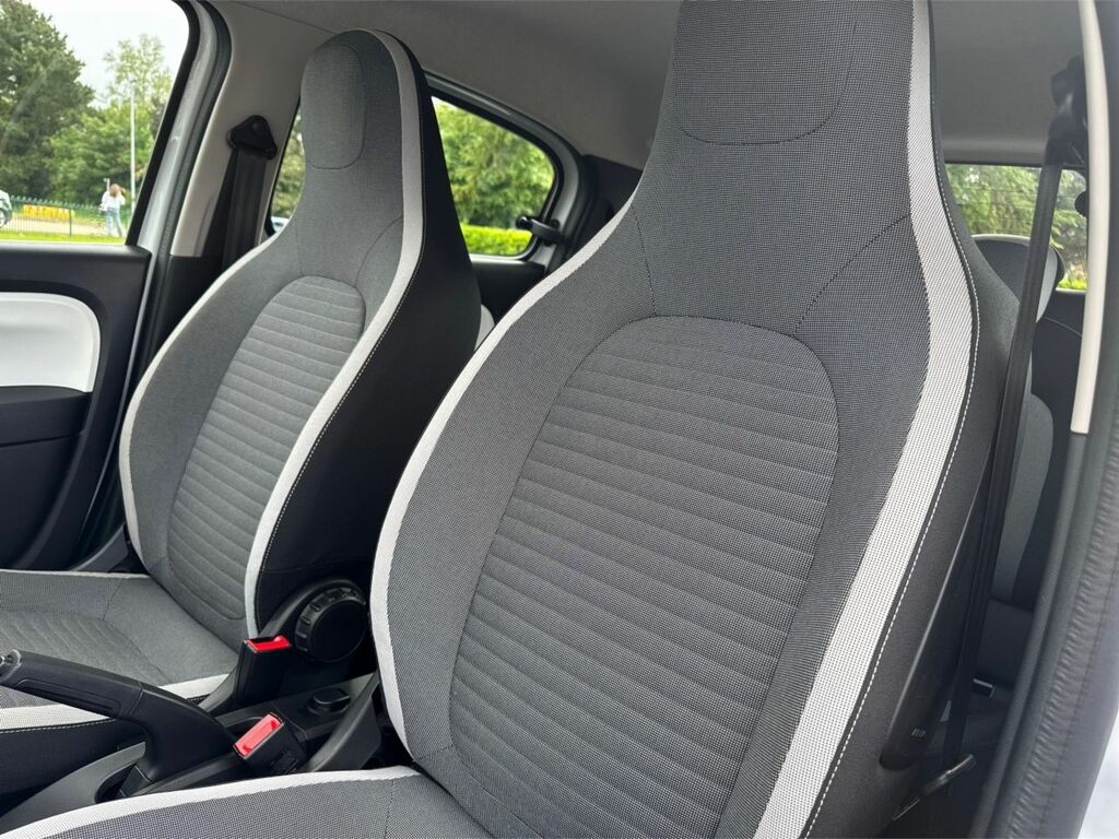 Renault Twingo Iconic Red #24