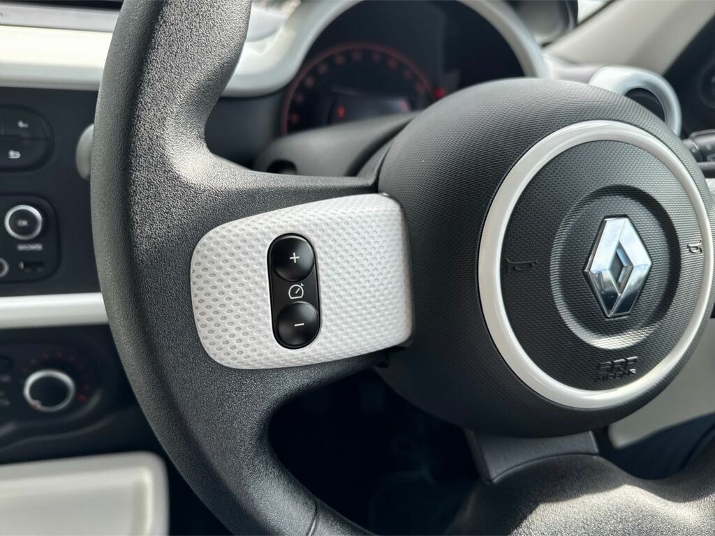 Renault Twingo Iconic Red #15