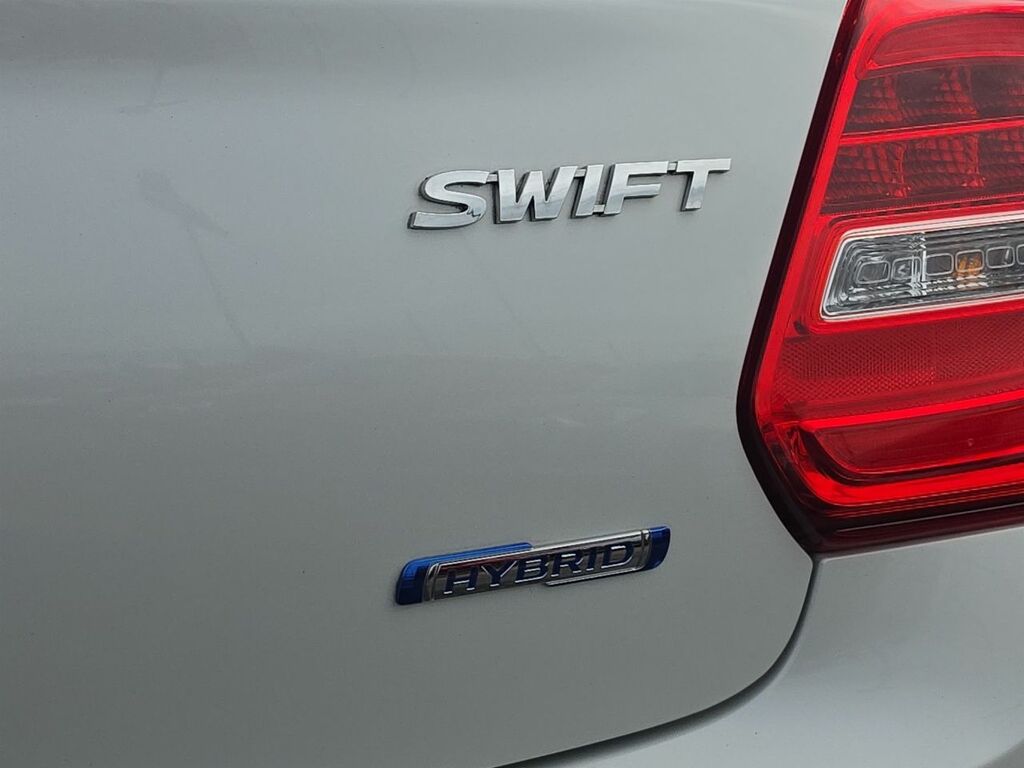 Suzuki Swift 1.2 Dualjet 83 12V Hybrid Sz5 Red #32