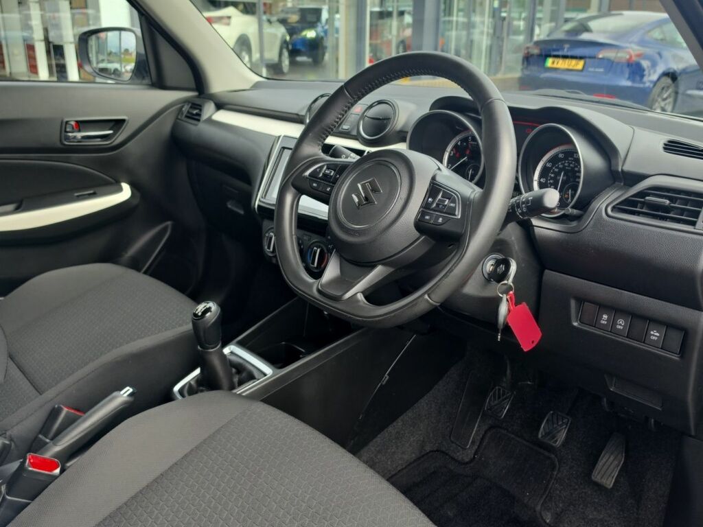 Suzuki Swift 1.2 Dualjet 83 12V Hybrid Sz5 Red #11